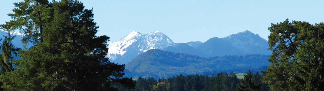 Abschlag mit Bergblick Abschlag mit Bergblick