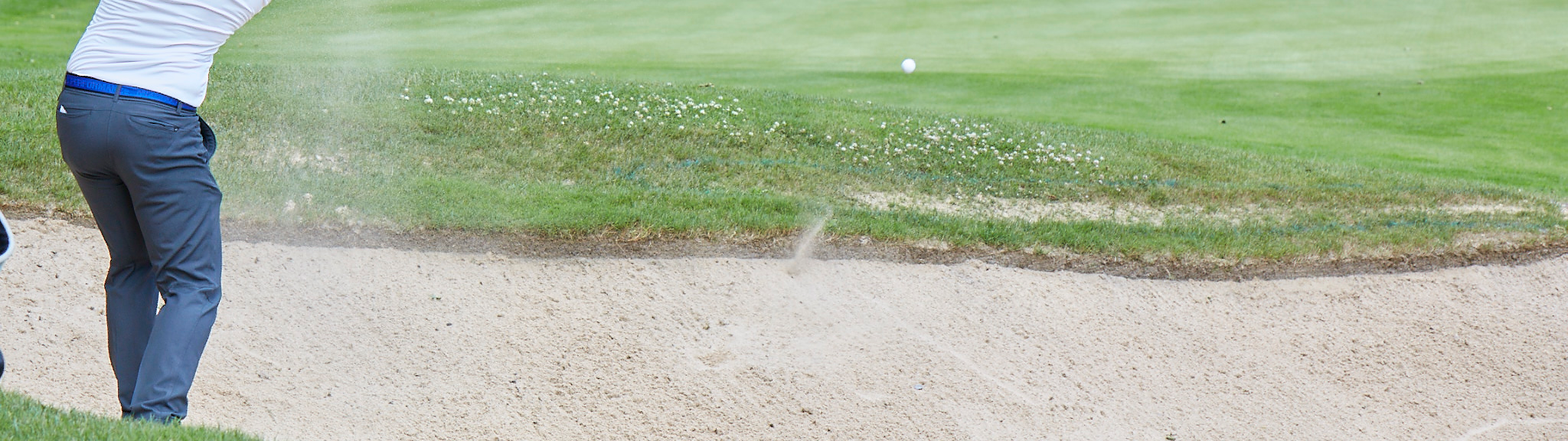 ... und nach dem Schlagen das Bunker harken nicht vergessen! ... und nach dem Schlagen das Bunker harken nicht vergessen!