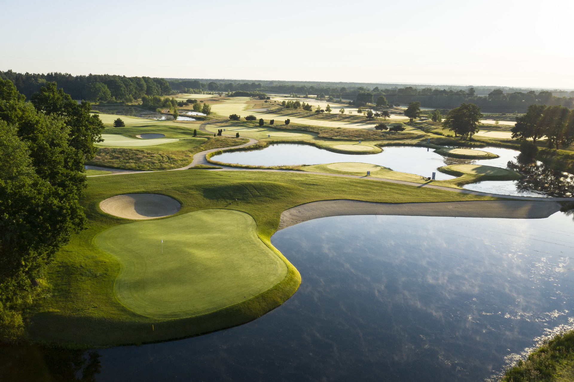 Mit vielen Naturtribünen: der Stadium Course, hier Green Eagle Golf Courses