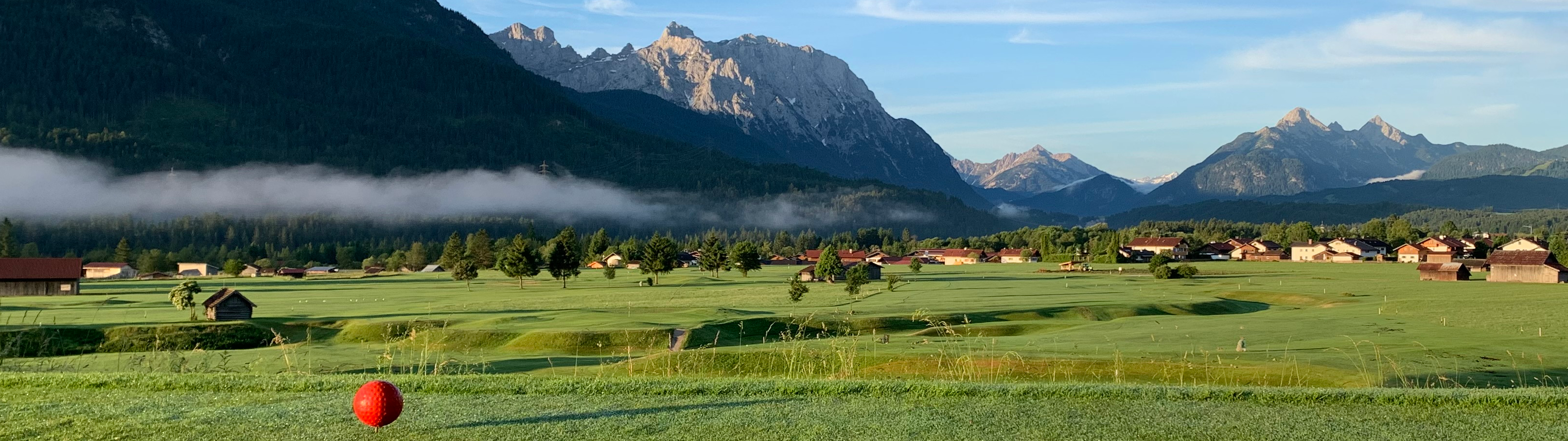 Golfen im Golf- und Landclub Karwendel mit malerischem Blick Golfen im Golf- und Landclub Karwendel mit malerischem Blick