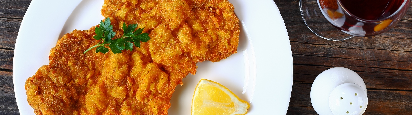 Nach der Runde neue Energie tanken, das geht auch mit einem Wiener Schnitzel Nach der Runde neue Energie tanken, das geht auch mit einem Wiener Schnitzel